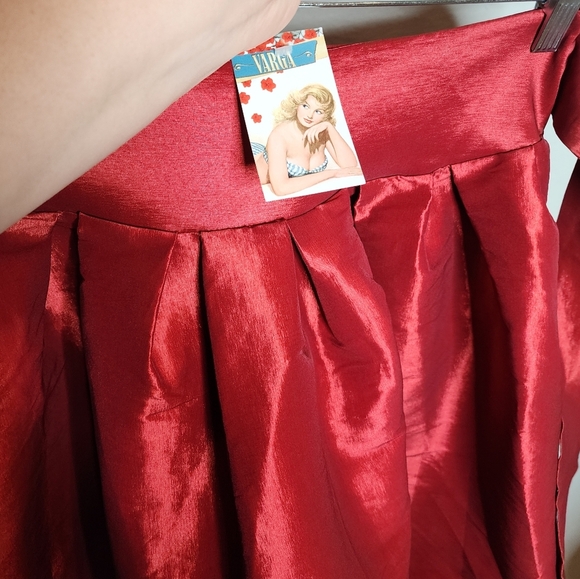NWT Varga Red Pleated Hi Low Belted Stretch Taffeta Skirt Size Large - Picture 12 of 16
